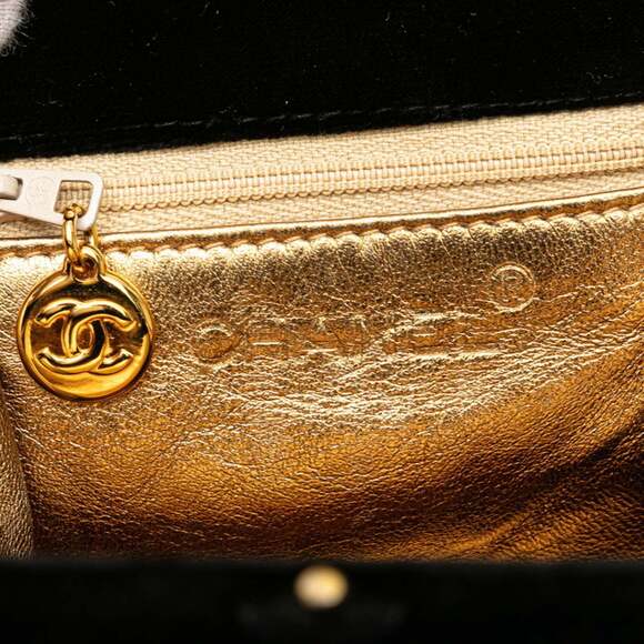 CHANEL Black Logo Bag - Picture 11 of 14